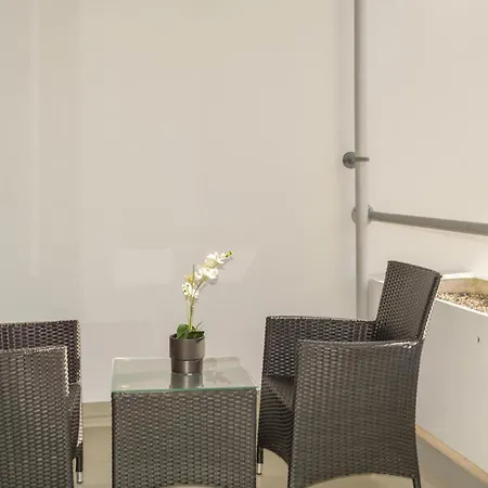 شقة Cozy In With Kitchen